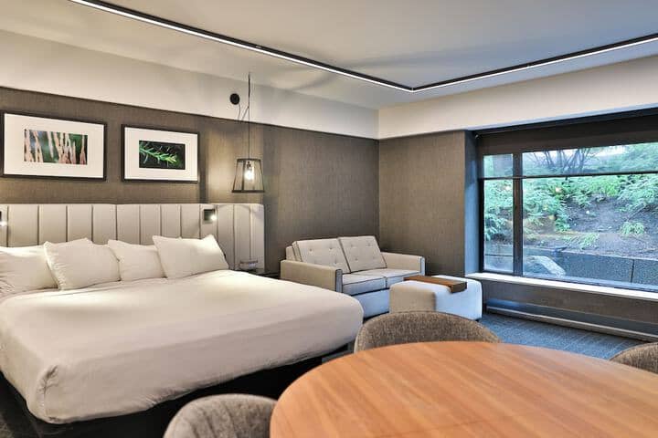 Room 30 of 104