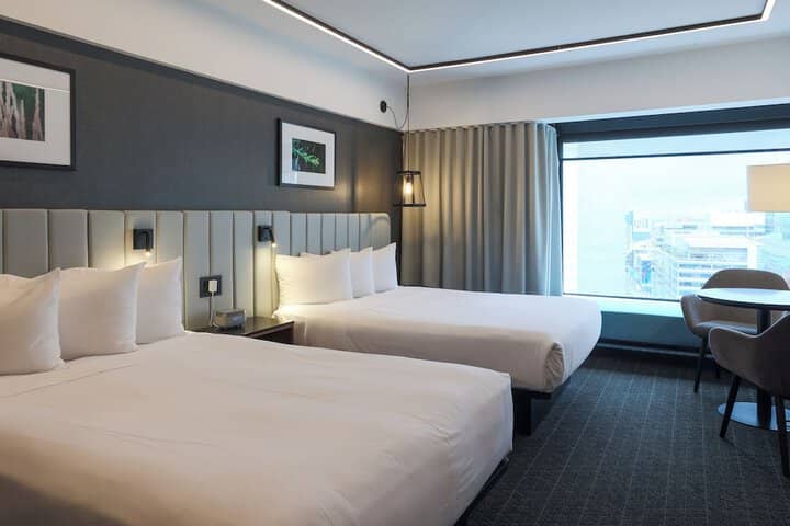 Room 18 of 104