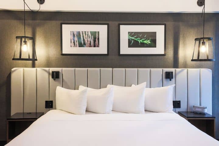 Room 25 of 104