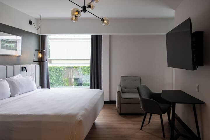 Room 31 of 104