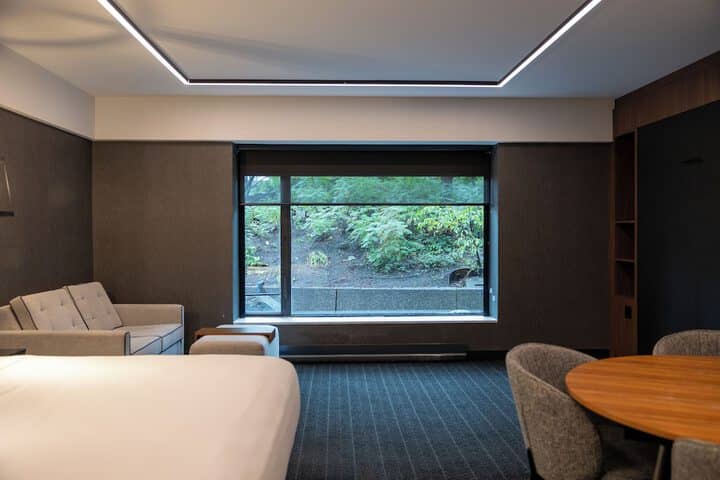 Room 28 of 104