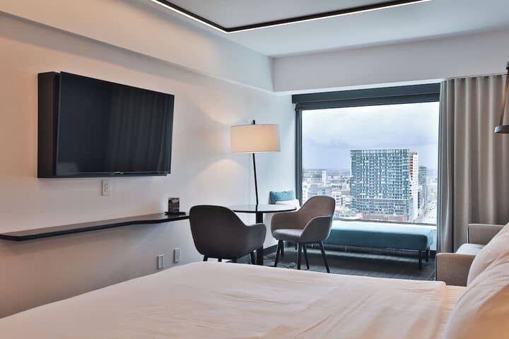 Room 16 of 104
