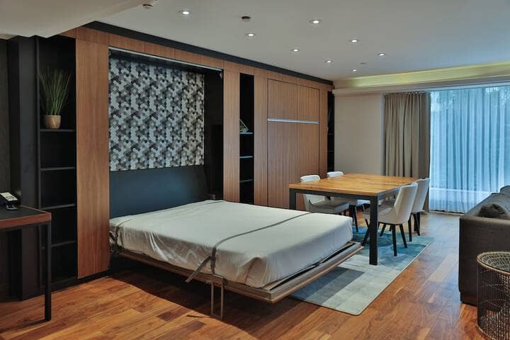 Room 43 of 104